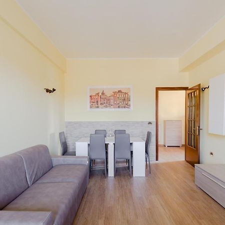 Le Rondini Apartment, 5 Persone, 2 Balconi, Policlinico Tor Vergata E Casilino Rom Eksteriør billede