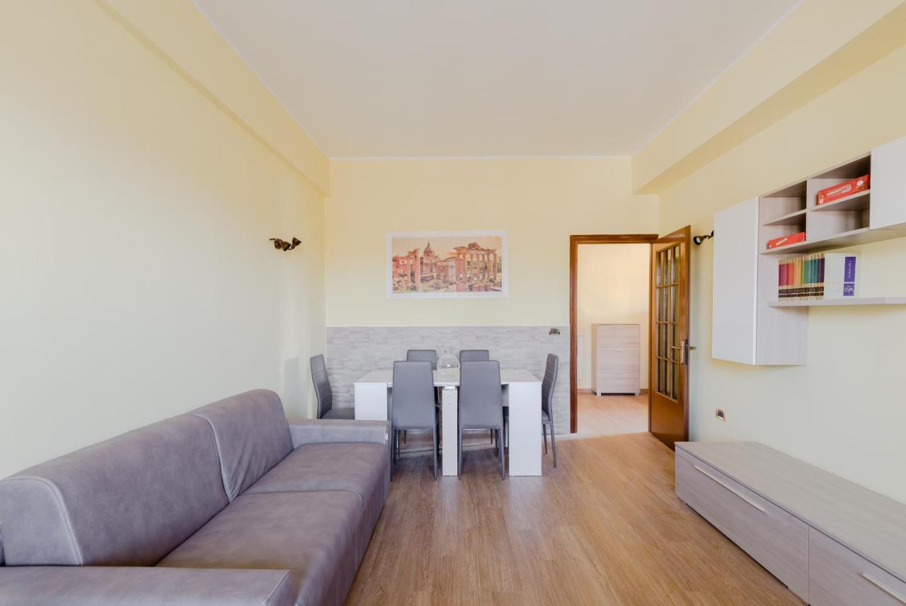Le Rondini Apartment, 5 Persone, 2 Balconi, Policlinico Tor Vergata E Casilino Rom Eksteriør billede